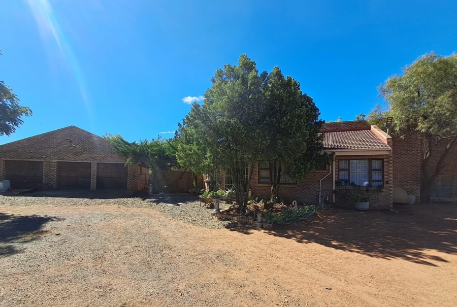 6 Bedroom Property for Sale in Groenvlei Sh Free State